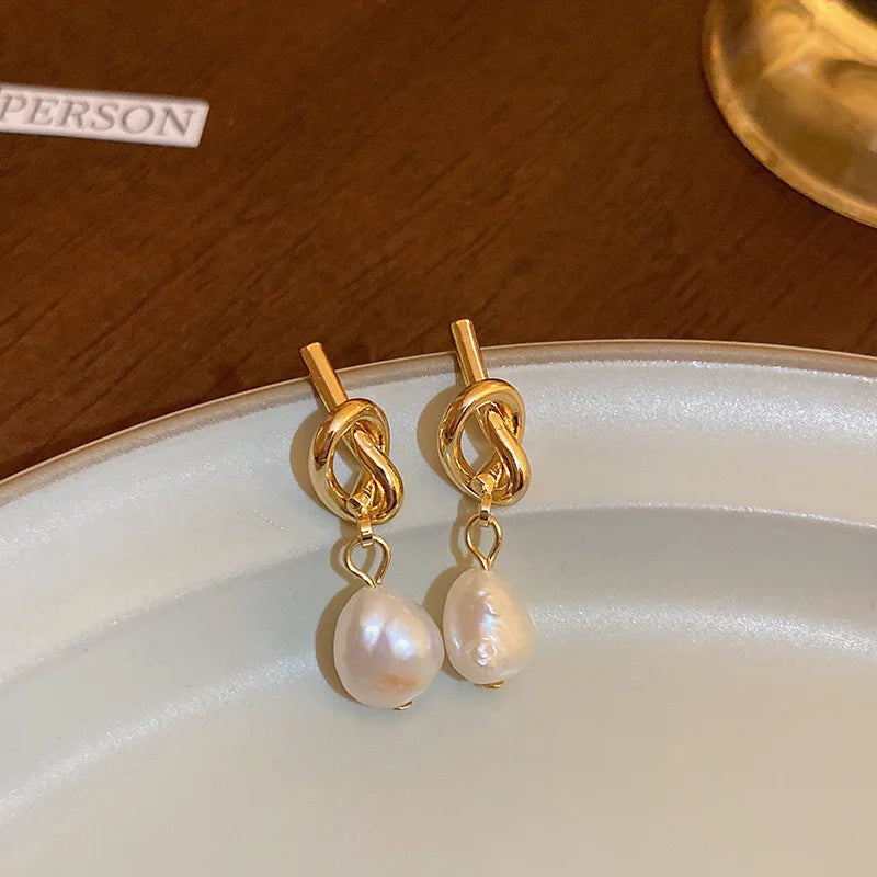 Tara - Pearl Earrings